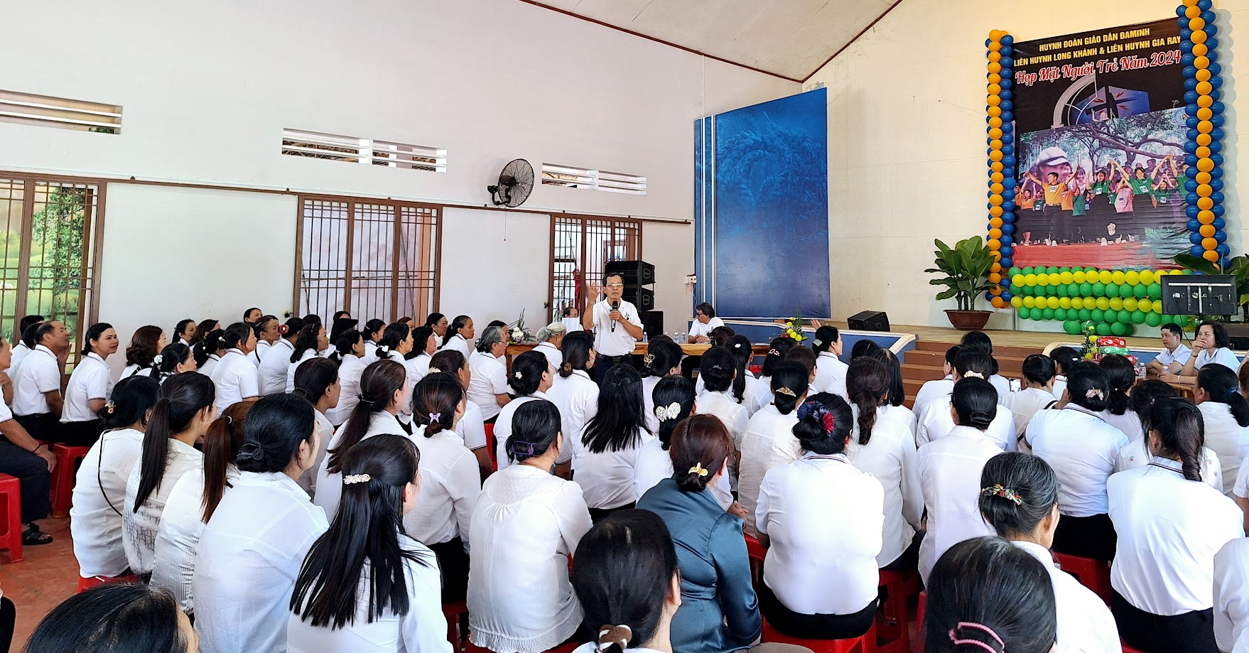 Ðoàn thể Công giáo: Tôi trồng, Apollo tưới